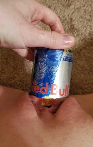 Red Bull Dose in Pussy: Perfekter Durchmesser