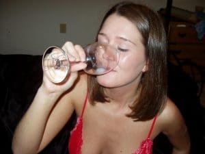 Sperma auffangen mit Weinglas