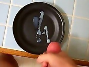 Simply practical: Penis can ejaculate freely on a cum plate and nothing squirts out of it