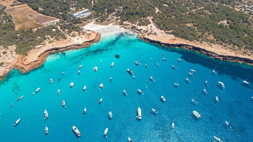 Formentera: Die Bucht von Cala Saona als gern genutztes Ziel für Gangbangs, Sexpartys, Cuckolding, Hotwifing und Wifesharing-Partys