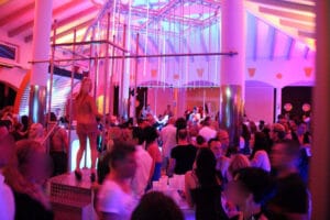 Swingerclub: Partys am Samstag, aber unter der Woche herrscht meistens Herrenuebeschuss